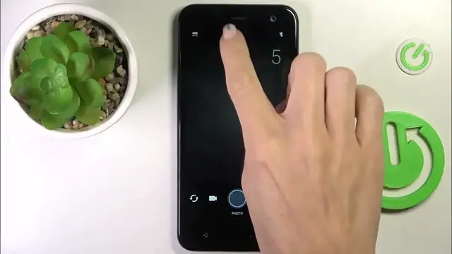 Video thumbnail for How to Use the Camera Timer Option on HTC U11 Life
