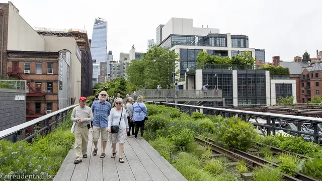 Video thumbnail for High Line Park | New York City