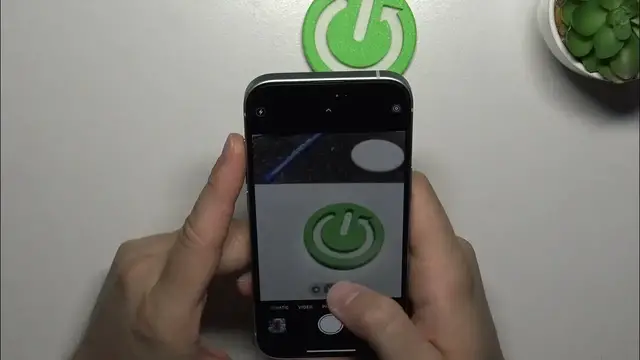 Video thumbnail for Maximum Camera Zoom in iPhone 15 – Camera Abilities