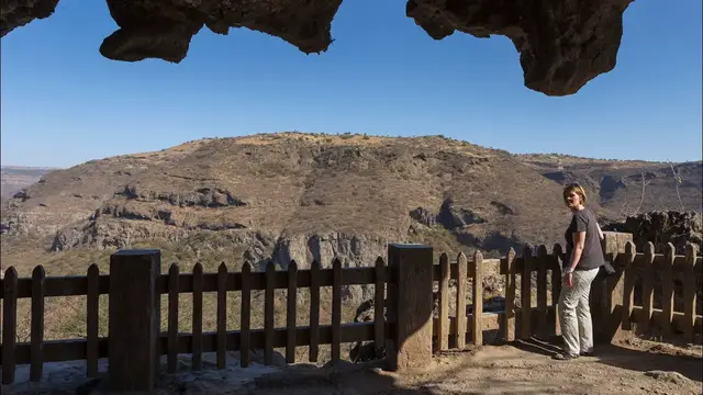 Video thumbnail for Jabal Qara und die Itin Cave | Oman