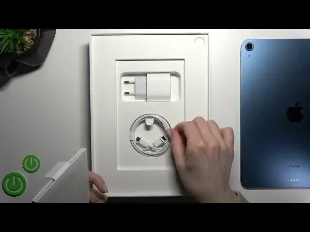 'Video thumbnail for Does the iPad Air 5th Gen WiFi  box set include headphones?'