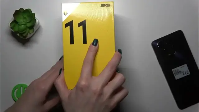 Video thumbnail for Does REALME 11 Come with Earbuds?