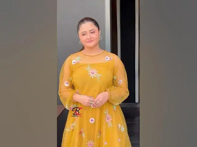 Video thumbnail for Rashami Desai Spotted Promoting Her Upcoming Movie Mom Tane Nai Samjay