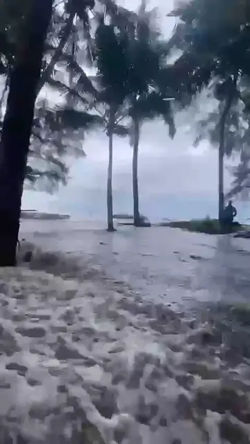 'Video thumbnail for കടൽ കരകയറുന്നു Sea surge in Puthiyangadi'