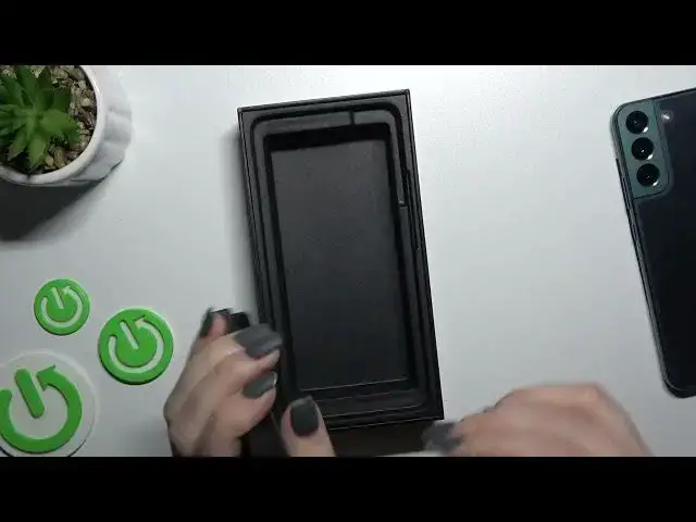 'Video thumbnail for Does SAMSUNG Galaxy S22+ Come With 3.5mm Headphones Adapter from the Box? Let's Find Out!'