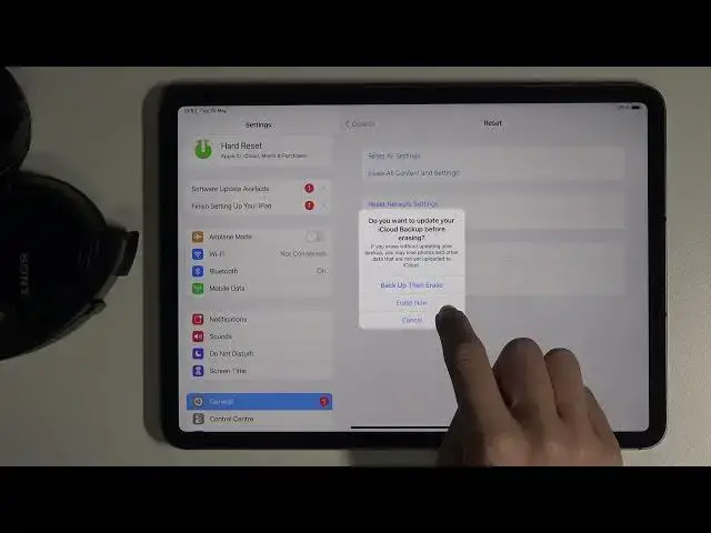 Video thumbnail for How to Erase All Content and Settings in iPad Pro 11 - Remove iOS Customization