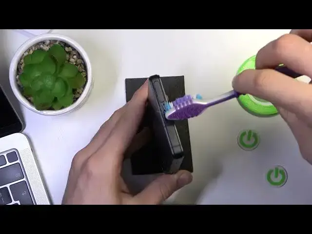 'Video thumbnail for How to Clean USB with Household Items in Sony Xperia 5 V'