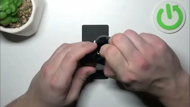 Video thumbnail for How to Soft Reset Bose QuietComfort Earbuds II – Restart Device