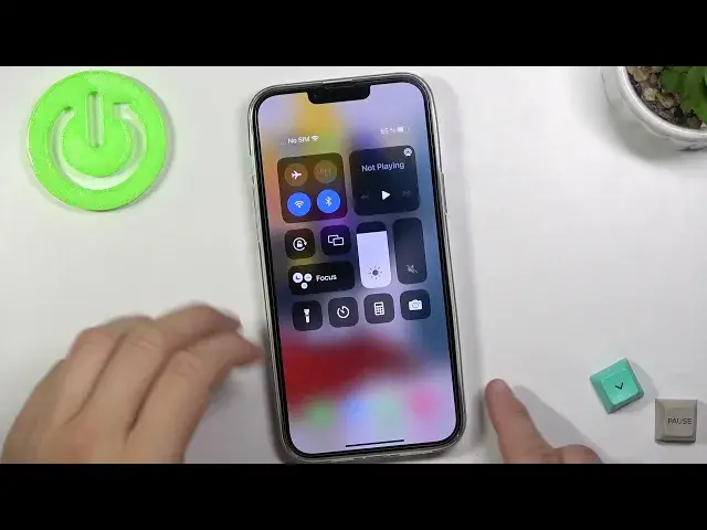 'Video thumbnail for How to Find & Enable Flashlight on iPhone 13 Pro Max – Use Torch'