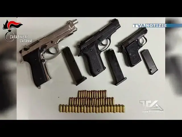 'Video thumbnail for Catania. Blitz dei carabinieri in un’abitazione di via Zurria. Trovate armi clandestine pronte a spa'