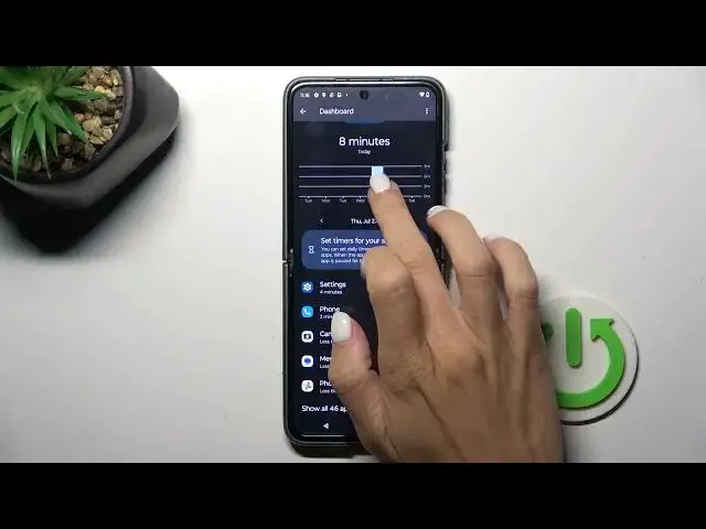 'Video thumbnail for How to Check Total Screen Time in MOTOROLA Razr 40 – Digital Wellbeing Data'