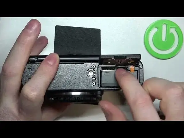 Video thumbnail for Fujifilm X-T20: Step-by-Step Guide on Inserting SD Card