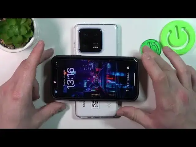 'Video thumbnail for How to Use Reverse Wireless Charging on XIAOMI 13 Pro'
