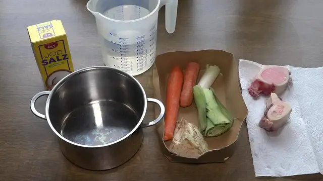 Video thumbnail for Rinderbrühe (Fond) herstellen