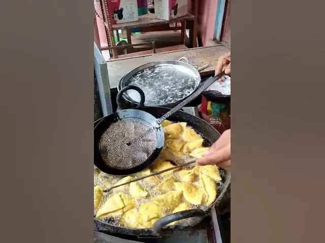 Video thumbnail for Sadar market kannoj Ashok T chat center 👌