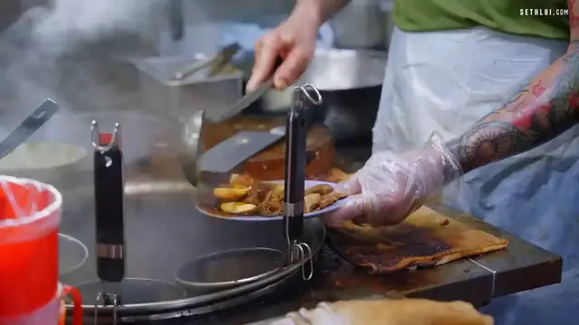 Video thumbnail for We found the CHEAPEST KWAY CHAP in Singapore ｜ Food Finders Singapore S6E9