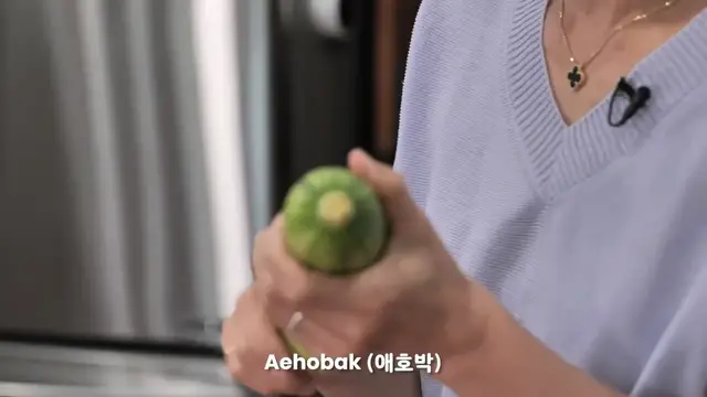 'Video thumbnail for Hobak bokkeum (호박볶음) - Stir-fried zucchini side dish! (720p 24fps)'