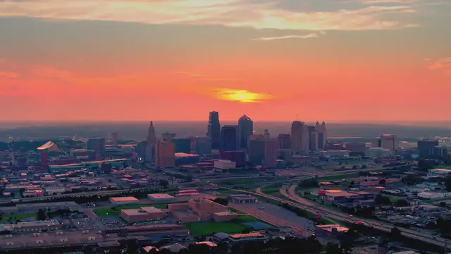 Video thumbnail for Taylor_Swift_at_NFL_Opener