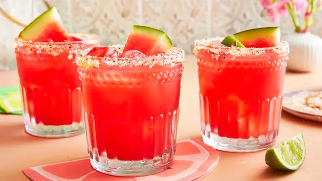 Video thumbnail for watermelon margarita recipe