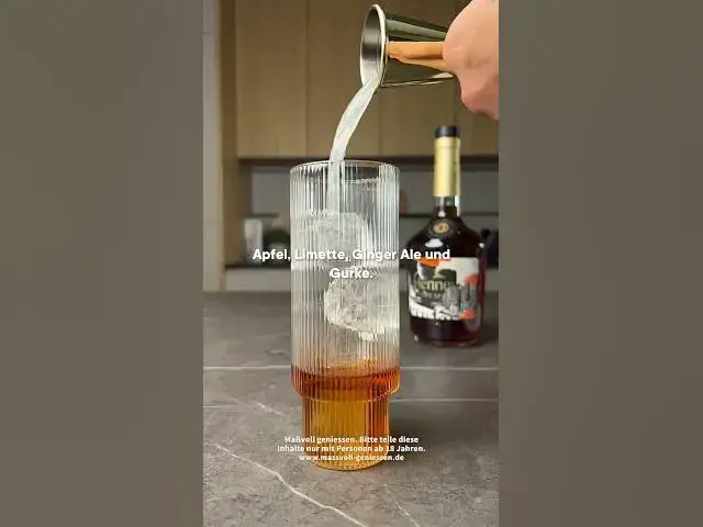 Video thumbnail for Mix den 'Grandmaster Fresh' Cocktail & feiere 50 Jahre Hip-Hop! #Hennessy #Massvollgeniessen #shorts