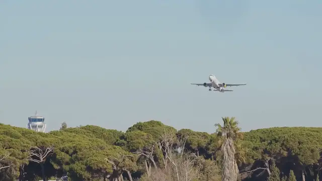 Video thumbnail for How the vodka soda became ‘gay water’