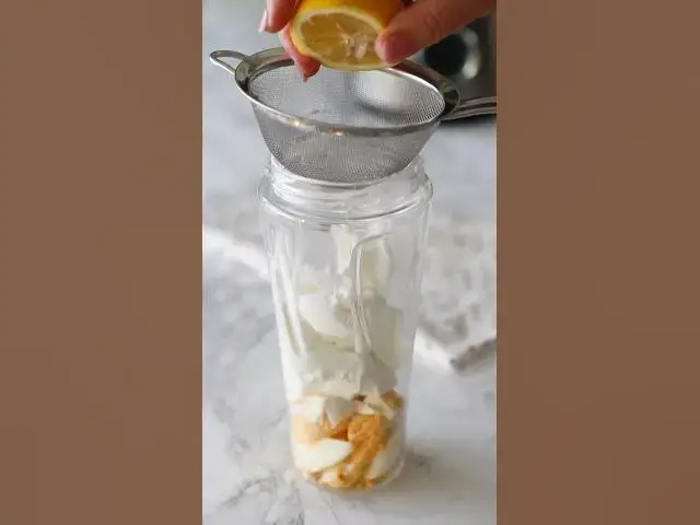 'Video thumbnail for “Maioneză” dietetică - pastă de ouă și iaurt grecesc'