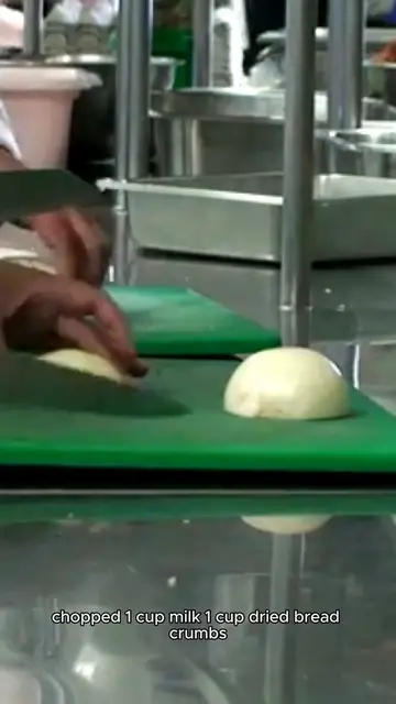 Video thumbnail for traditional meatloaf recipe