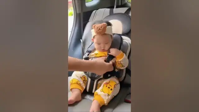 Video thumbnail for 👶🚗 Keep Your Little One Safe On-The-Go! 🛡️💺 Discover the Perfect Portable Car Seat! || Link in DESCR