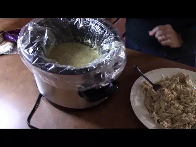 Video thumbnail for Creamy Salsa Verde Chicken in a Crockpot
