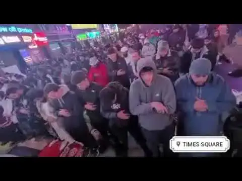 Video thumbnail for لأول مرّة في التاريخ : السّماح للمسلمين بأداء صلاة التراويح بأشهر ساحة في "نيويورك".