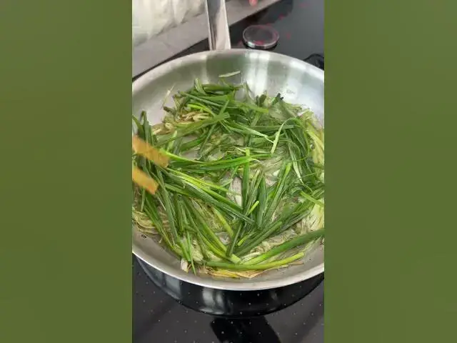 Video thumbnail for The EASIEST chinese noodles you'll ever eat #shorts