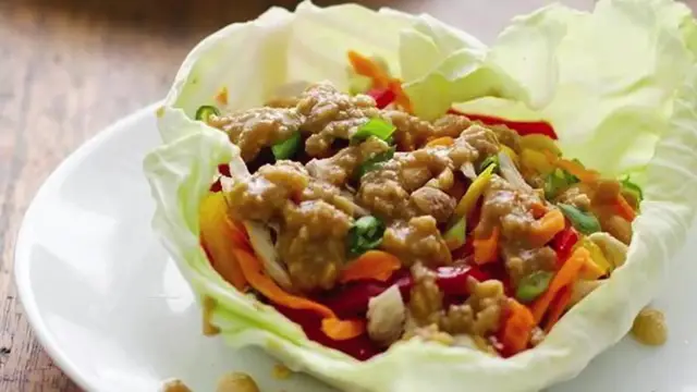 Video thumbnail for Light Thai Chicken Lettuce Wraps recipe