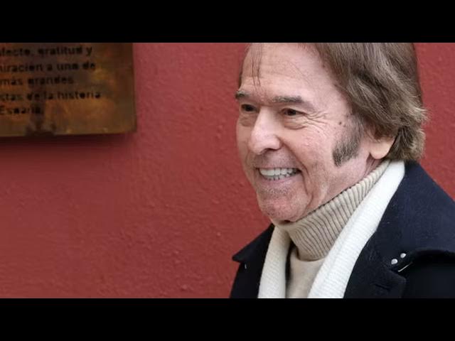 Video thumbnail for Raphael recibe un reconocimiento en su municipio