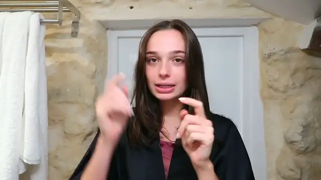 Video thumbnail for SKIN CARE ROUTINE ANTI-ACNÉ