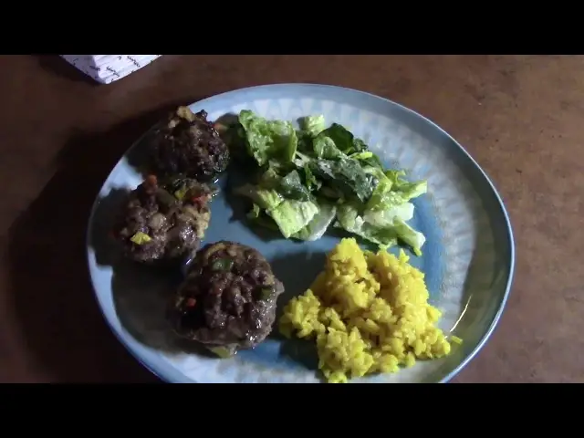 Video thumbnail for Mini Veggie Meatloaves