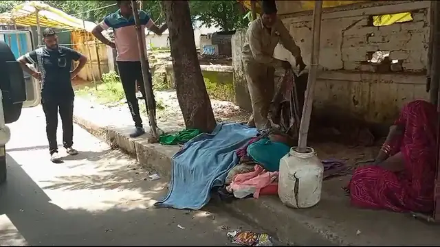 Video thumbnail for रात भर मृत पति के पास बैठ शव से बाते करती रही महिला, सुबह हुई मौत की जानकारी...