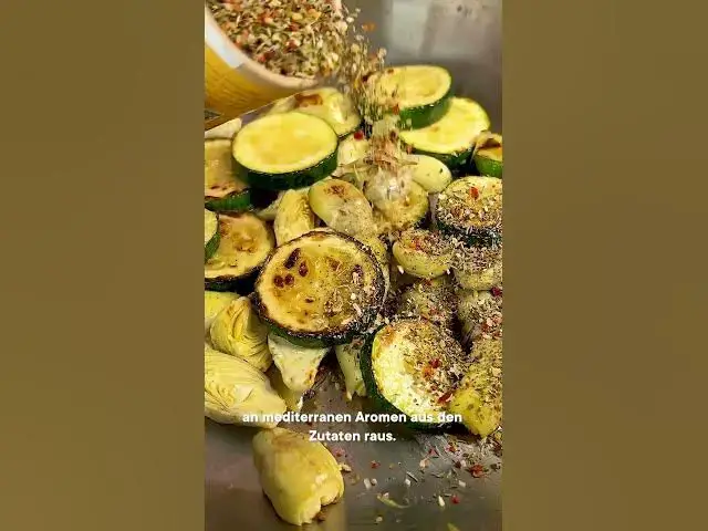 Video thumbnail for Was tun mit übriggebliebenen Lasagneplatten? 👀  #shorts