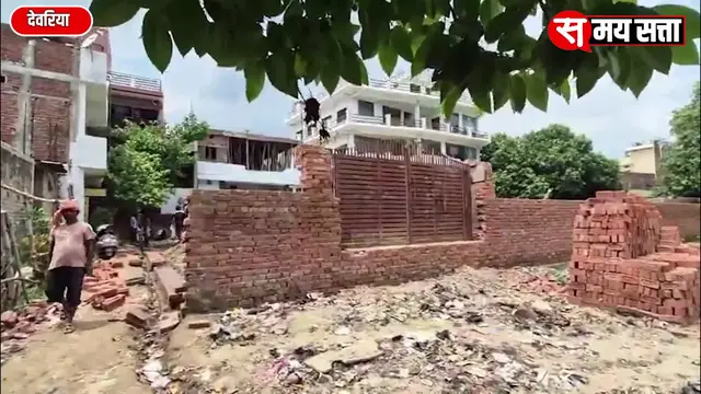 Video thumbnail for हनुमान मंदिर के महंत धरने पर बैठे सड़क पर लेटकर शुरू किया प्रदर्शन