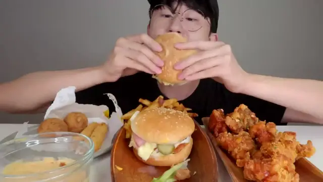 Video thumbnail for How to eat Korean Chicken   Burger with cheese sticks   ASMR Mukbang(720P HD)