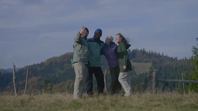 Video thumbnail for Tallest Woman Meets the Shortest Woman – A Fascinating Encounter
