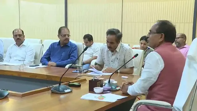 Video thumbnail for मैं संकट के समय हाथ पर हाथ रखकर शांत बैठने वाला मुख्यमंत्री नहीं हूं। शिवराज सिंह चौहान