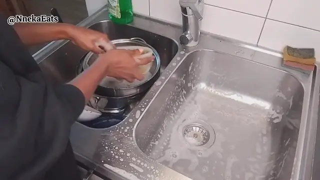 'Video thumbnail for Kitchen Deep Clean：From Cluttered To Mesmerising'