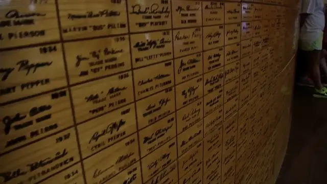 Video thumbnail for Sterling Sharpe: NFL Legend