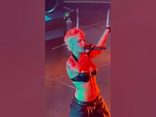 Video thumbnail for Halsey Live (Fan POV) In Pictures
