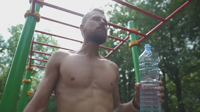 Video thumbnail for Hydration Tips for Creatine Users