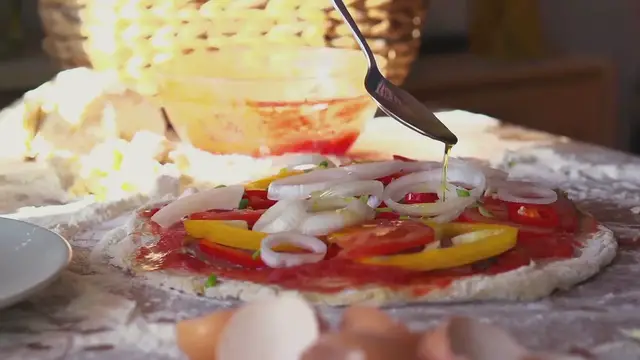 Video thumbnail for Creamy Fettuccine Carbonara Recipe