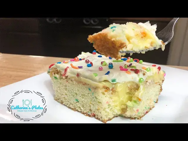 Video thumbnail for EASY POKE CAKE RECIPE WITH PUDDING | BAKE WITH ME | IT'S SO AMAZING