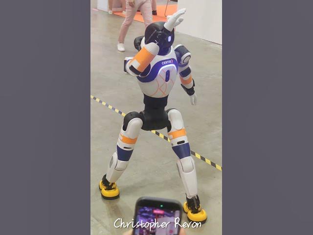 Video thumbnail for Dancing Robot in Singapore. #adayinthelifeinasia #exploreanddiscover #travel