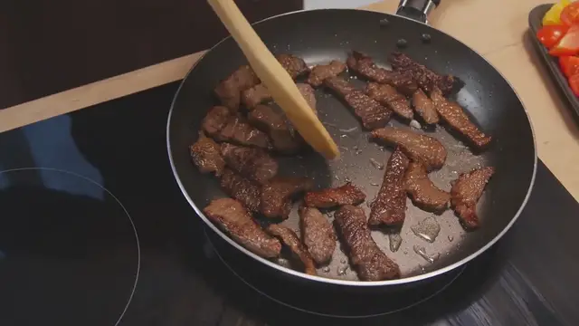 Video thumbnail for Tongan Lu Pulu Recipe