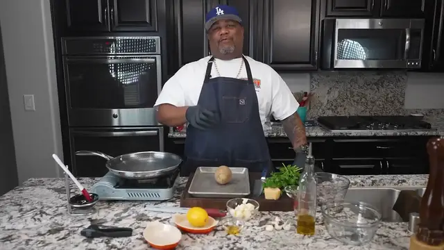 Video thumbnail for Red Lobster's Shrimp Scampi Make It Better at Home ｜ Copycat Recipe